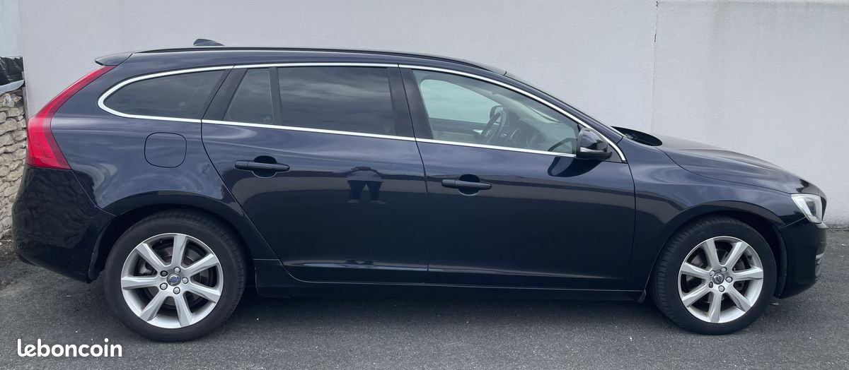 VOLVO V60 Momentum D3 150 ch (image 2)