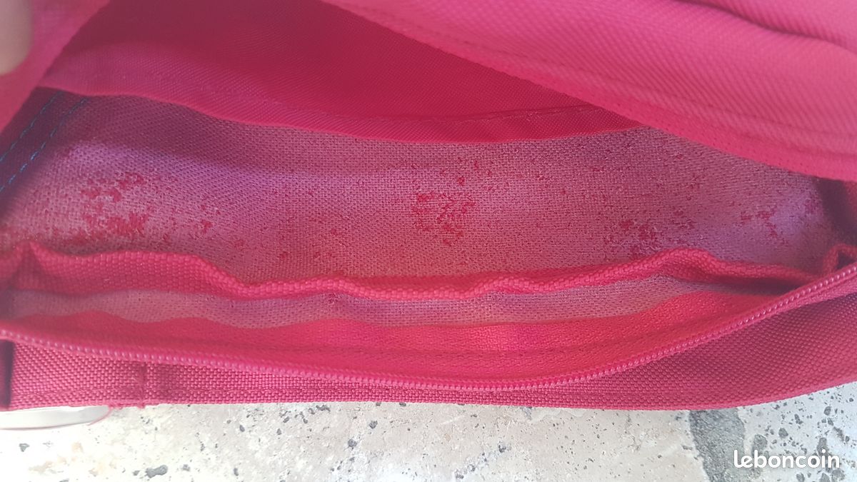 Sac rouge chez Adidas (image 6)