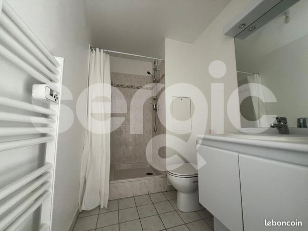 https://img.leboncoin.fr/api/v1/lbcpb1/images/17/79/6e/17796ec9f8079656cbd59749802285204399c1bc.jpg?rule=ad-image