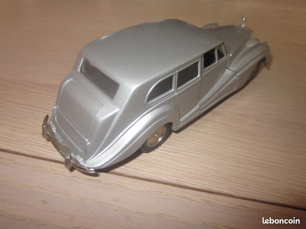 Miniature Rolls-Royce SAKURA 1/43 – K.K SAKURA NO 7, Die-cast, Made In Japan