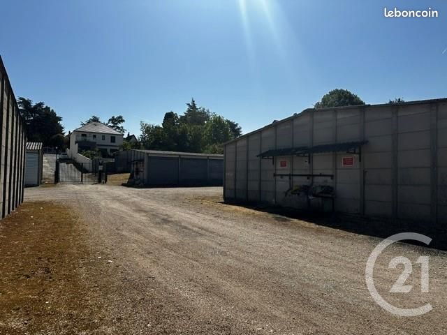 Parking 15 m² · à Saintry-sur-Seine · 15 m² · 76 €/mois