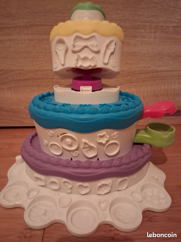 Play Doh Méga Pâtissier gâteau anniversaire (image 4)