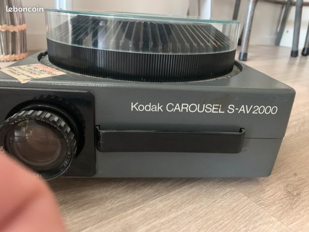ANCIEN PROJECTEUR KODAK carousel S-AV2000 sans objectif en l'état EUR