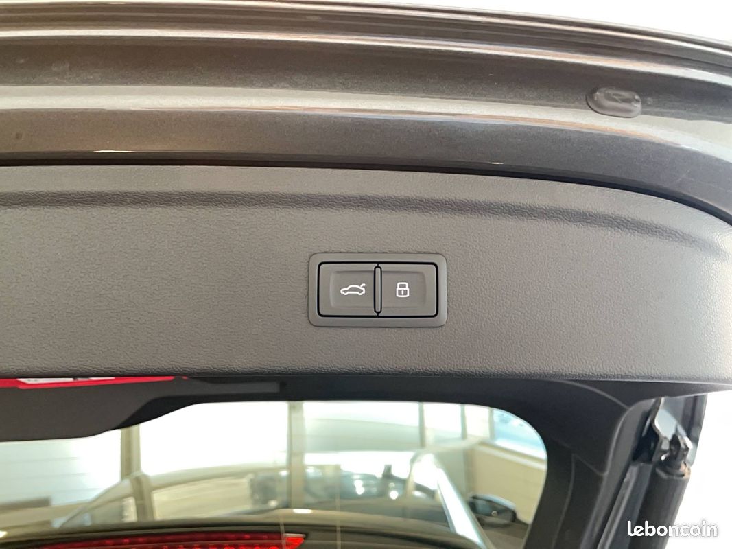 AUDI A3 Sportback 40 TFSIe 204 S tronic 6 S Line (image 25)