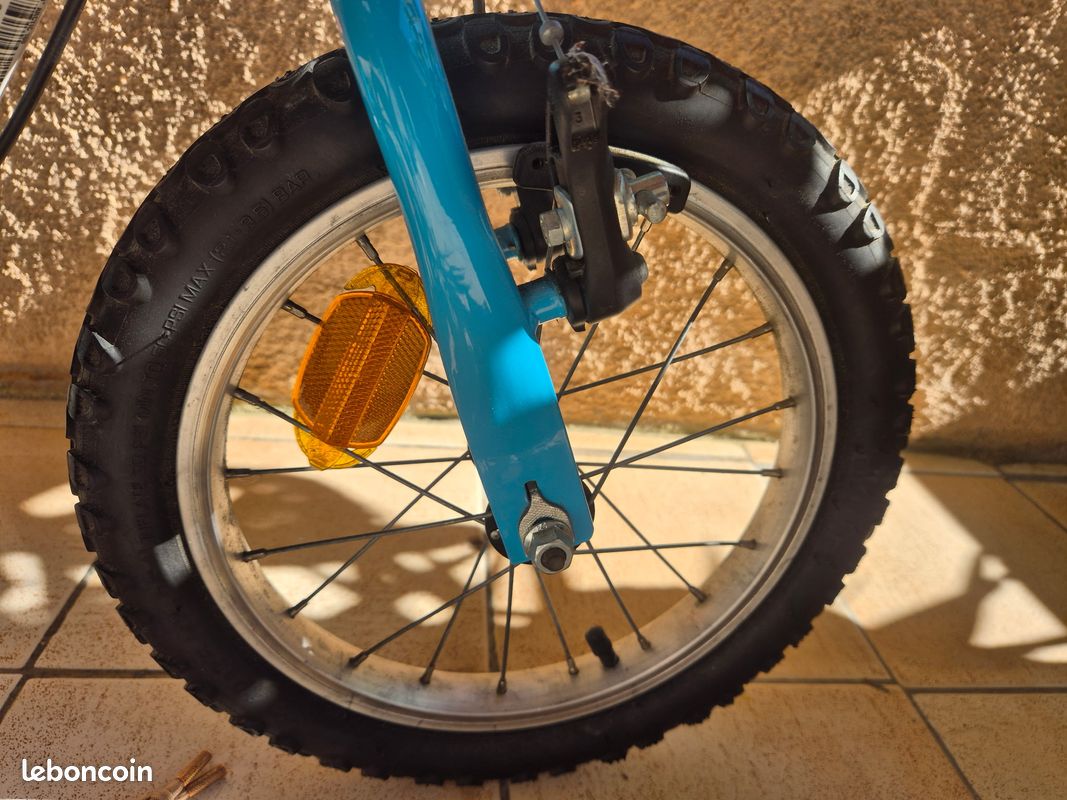Vélo fille BTWIN 4/6 ans roulettes presque neuf (image 3)
