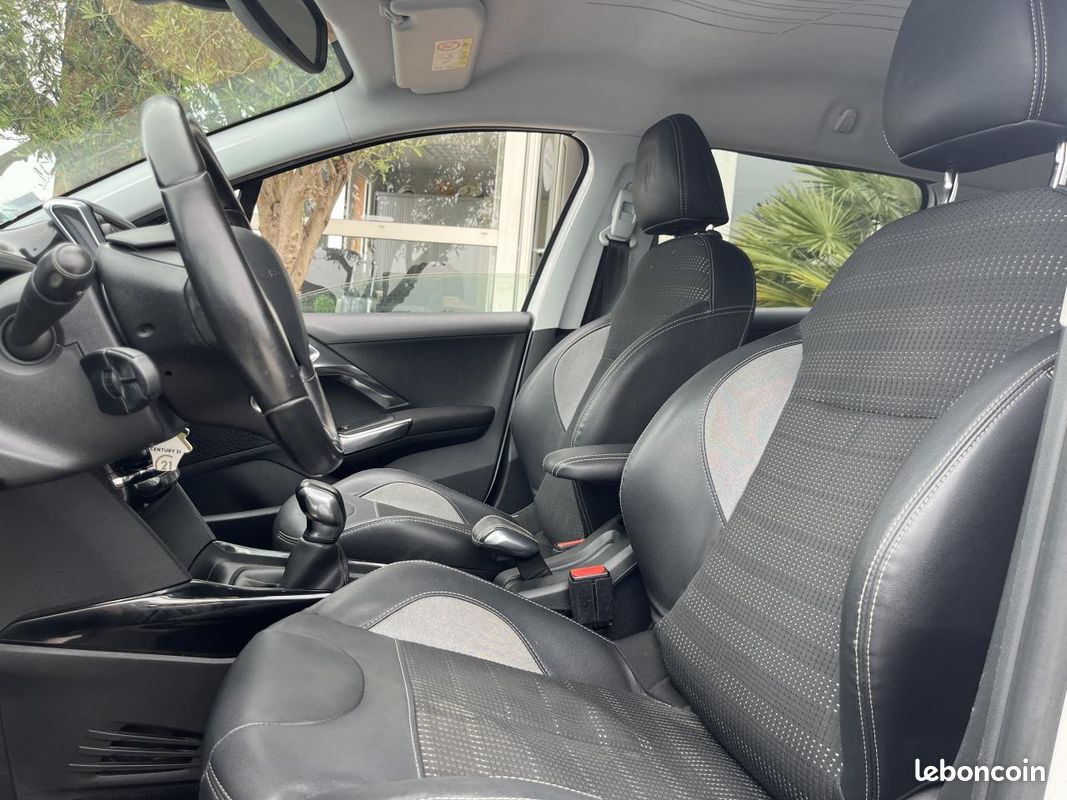 PEUGEOT 2008 1.6 e-HDi 92 CV Allure 1ERE MAIN/ CLIM AUTO / REGULATEUR /BLUETOOTH / RADAR (image 6)