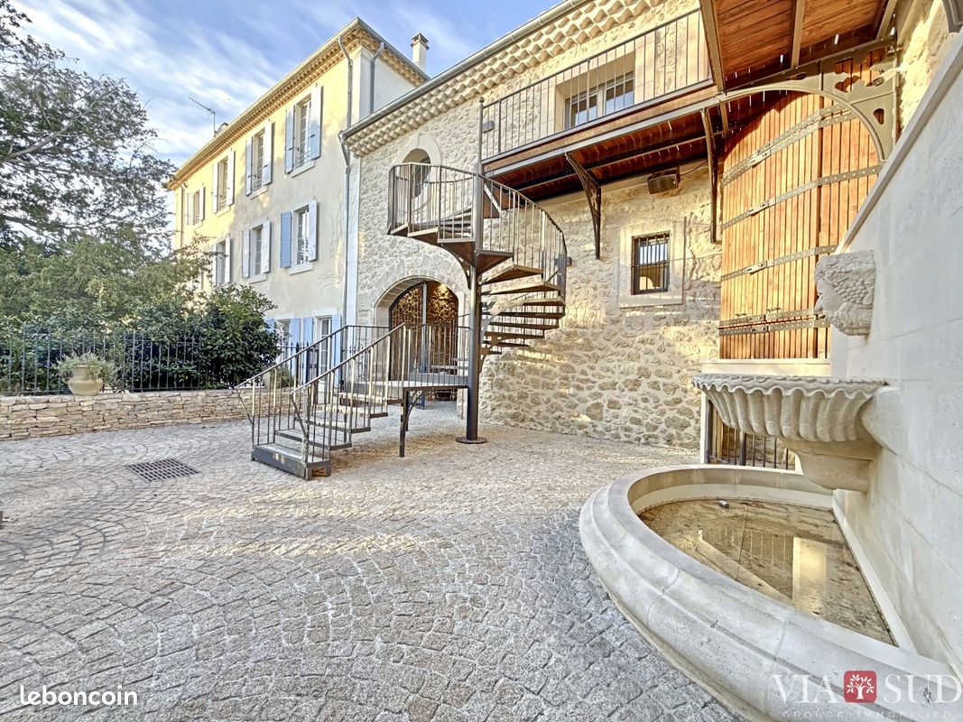 Maison 19 pièces 1180 m² (image 2)