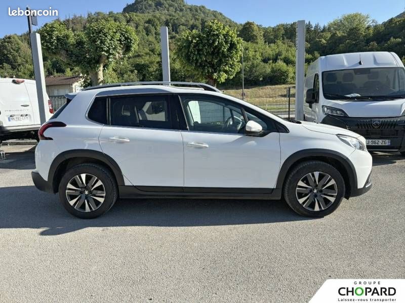 Peugeot 2008 1.2 PureTech 110ch S&S EAT6 GT Line (image 4)