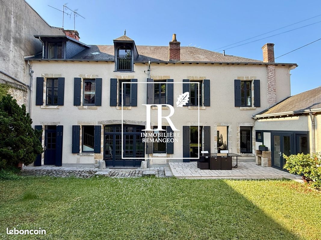 Maison 9 pièces 295 m² · à Vierzon · 295 m² · 275 000 €