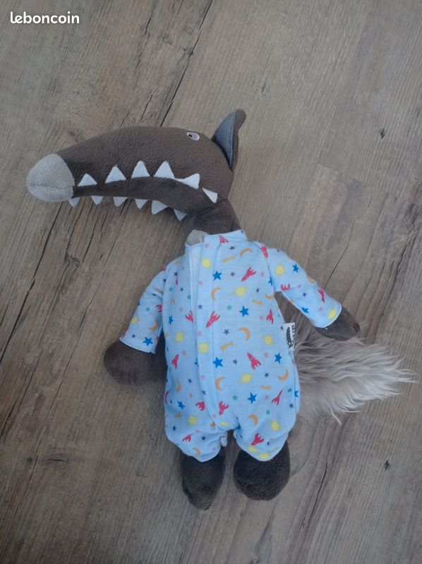 Peluche mini-loup et ses vêtements accessoire pyjama et chaussons
