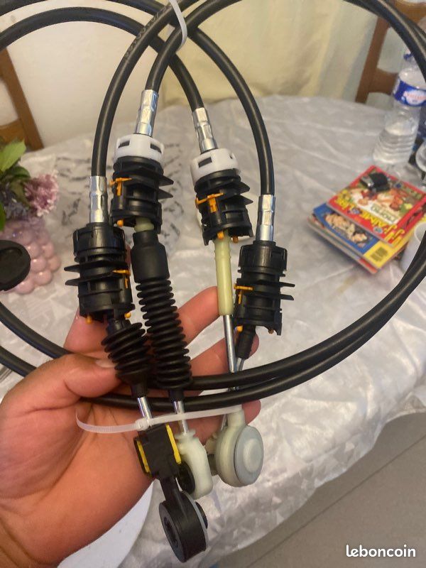 Bonjour, je vends un câble de boîte de vitesses manuelle pour une Ford Fiesta de 2008 (image 1)