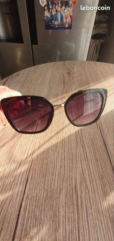 Lunettes de soleil femme Guess (image 2)
