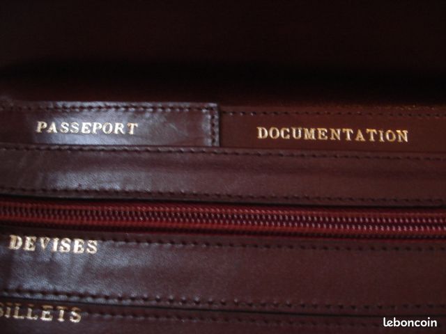 Kit De Manucure De Voyage En Cuir Bordeaux - 8 Pièces Avec étui à Zip - Comme Neuf