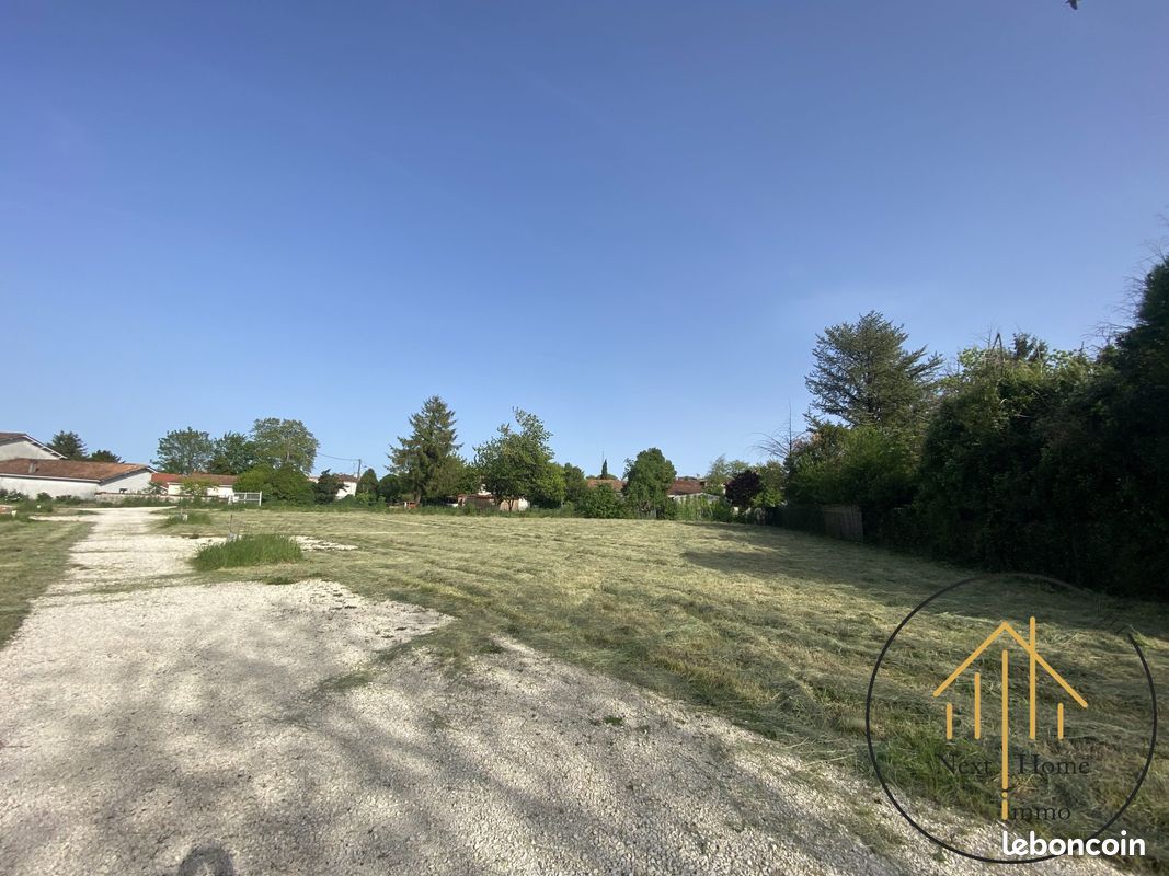 Terrain 620 m² · à Barbezieux-Saint-Hilaire · 620 m² · 37 600 €