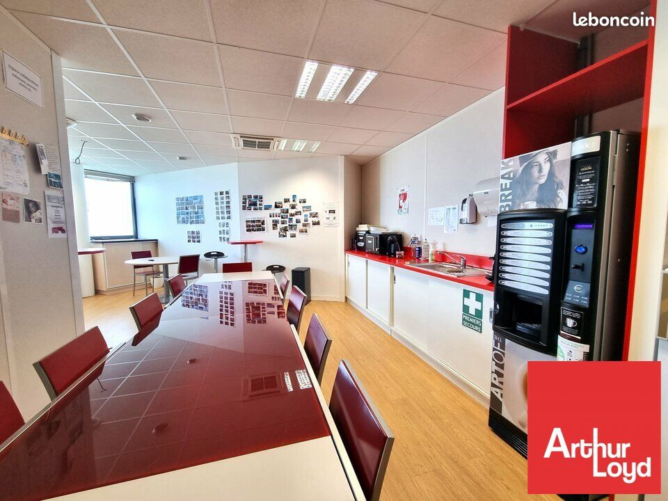 Bureaux 911 m² CHASSENEUIL DU POITOU (image 5)