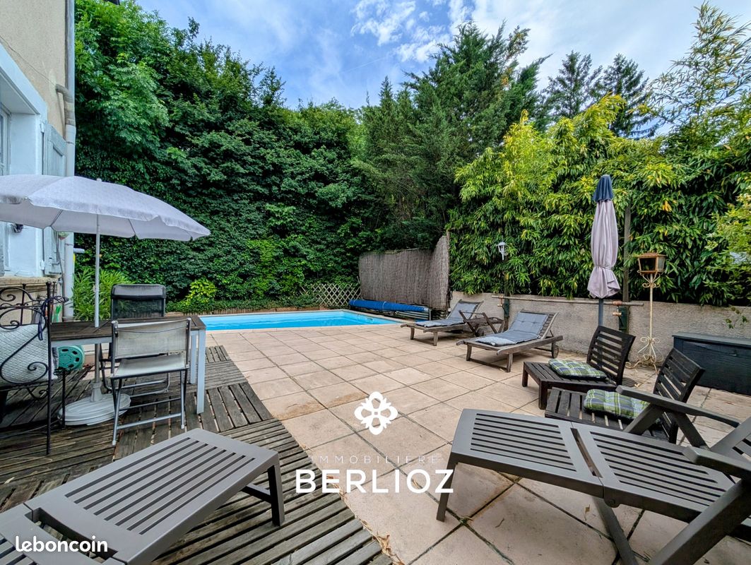Maison 9 pièces 219 m² · à Saint-Martin-le-Vinoux · 219 m² · 498 000 €
