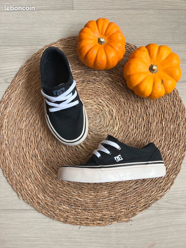DC Shoes garçon noir taille 28 très bon état baskets skate