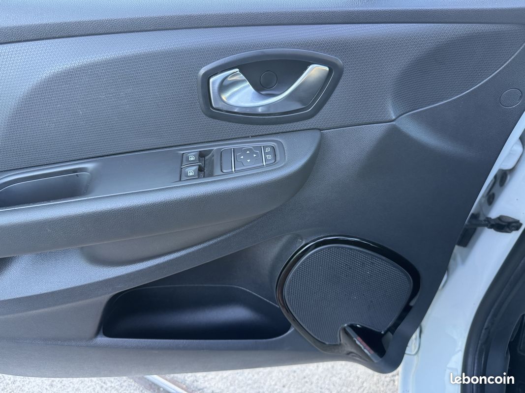 Renault CLIO IV 1.5 DCI 75CV ENERGY BUSINESS (image 23)