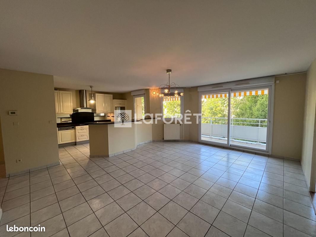 Appartement 4 pièces 100 m² · à Saint-Genis-Laval · 100 m² · 1 700 €/mois