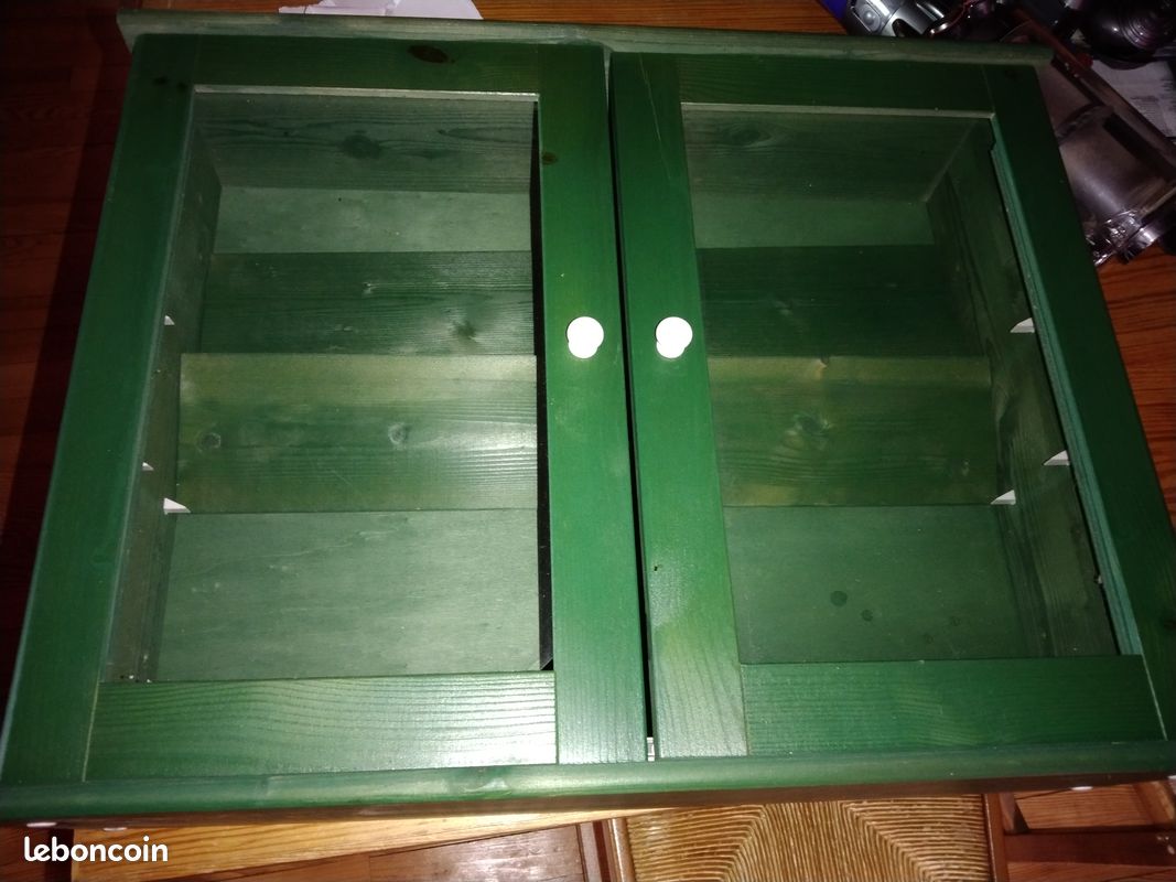 Vitrine verte (image 1)
