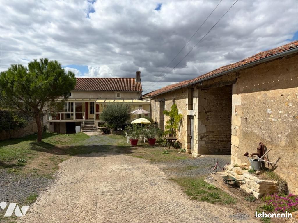 Maison 6 pièces 123 m² · à Montamisé · 123 m² · 210 000 €