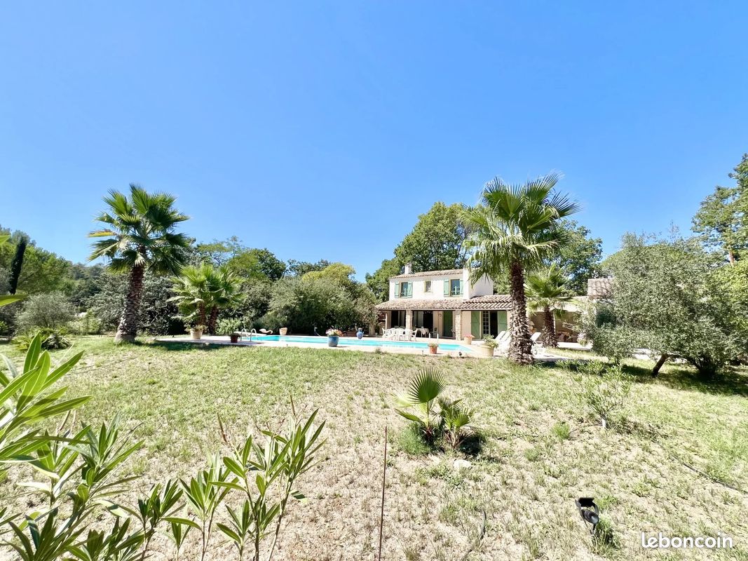 Maison 6 pièces 154 m² · à Besse-sur-Issole · 154 m² · 570 000 €
