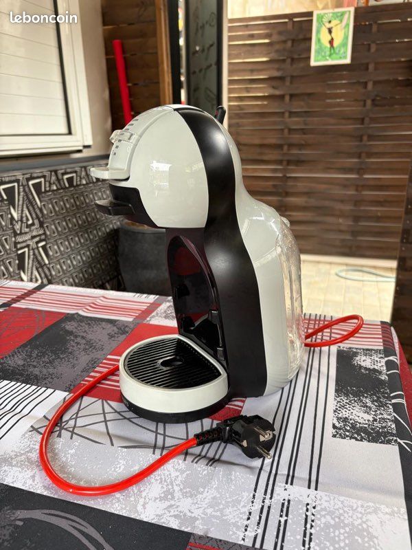 Machine à Café Dolce Gusto Blanche - Très Bon état - Peu Servie