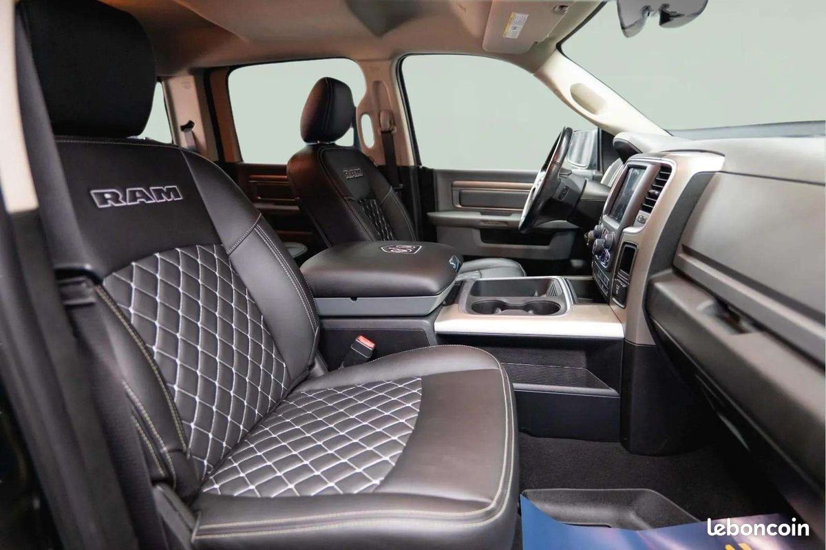 Dodge RAM 5.7 V8 HEMI 4x4 * Pack Offroad Nuit * LED * AHK * R20 (image 24)