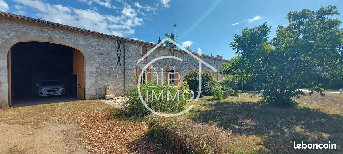 Maison 4 pièces 268 m² · à Saint-Antoine-de-Breuilh · 268 m² · 298 000 €