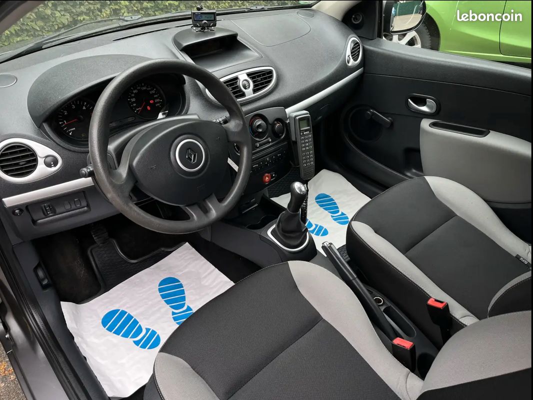 Renault Clio 1.5 dCi 75ch Expression Clim eco² 3p *DISTRIB ET ENTRETIEN OK (image 6)