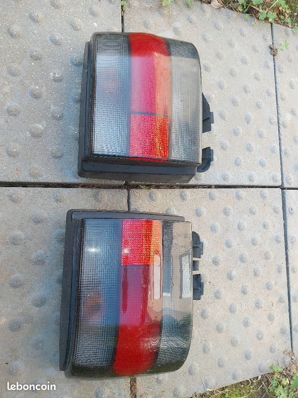 Vend phares arrières Renault 19 phases 2 en très bon état envoie possible prix 60euros (image 1)