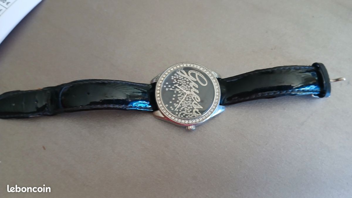 Montre GUESS avec brillants (image 4)