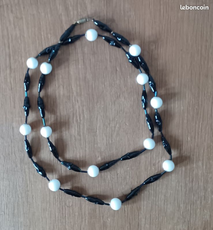 Collier Fantaisie Perles Noires Et Blanches Style Ethnique 70g - Occasion