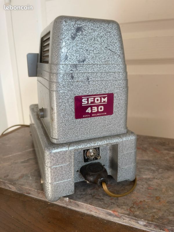 Projecteur De Diapositives Ancien SFOM 430, Fabriqué En France, Fonctionne, Rueil Malmaison