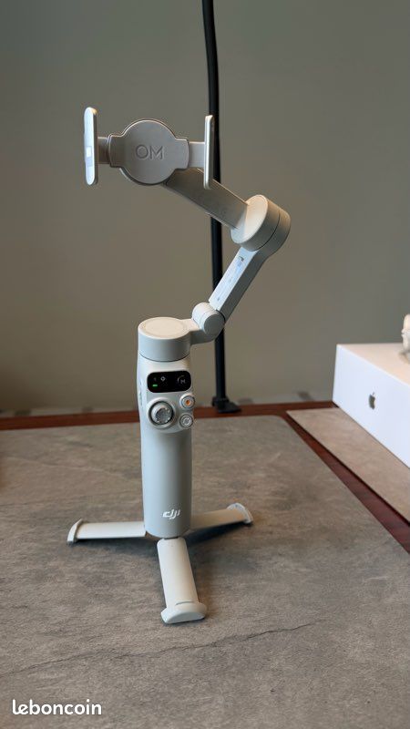 DJI Osmo Mobile 2 – Stabilisateur 3 Axes Pour Smartphone – État Comme Neuf
