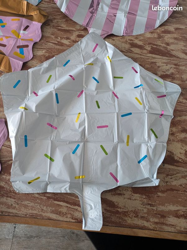 Lot de 4 ballons : ronds rayures, étoile confetti, donut croqué - multicolore (image 3)