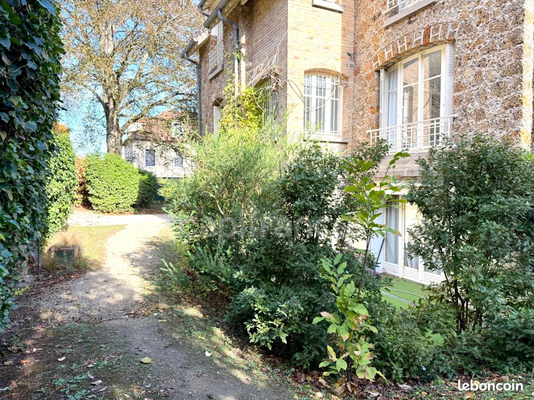 Appartement 8 pièces 167 m² · à Versailles · 167 m² · 1 290 000 €
