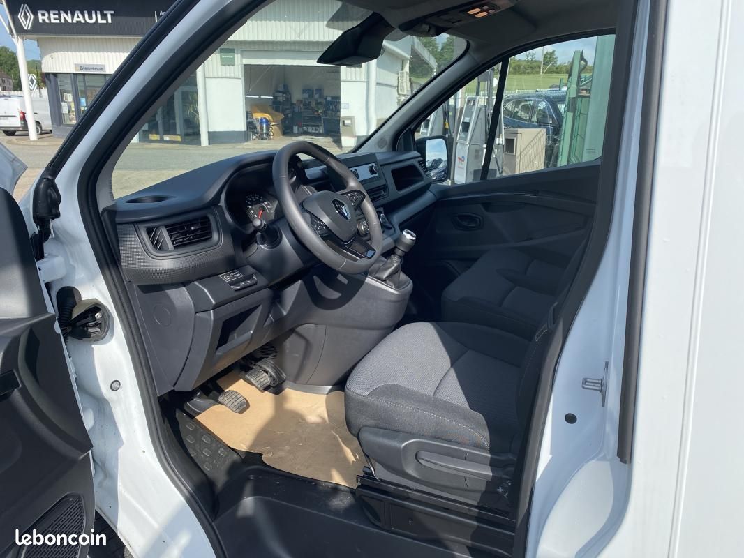 Renault Trafic III L1H1 3T BLUE DCI 150 CONFORT (image 16)