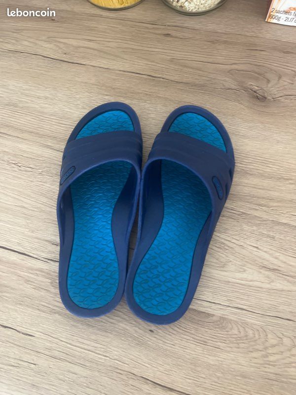 Claquettes mules de piscine taille 35 Chaussures