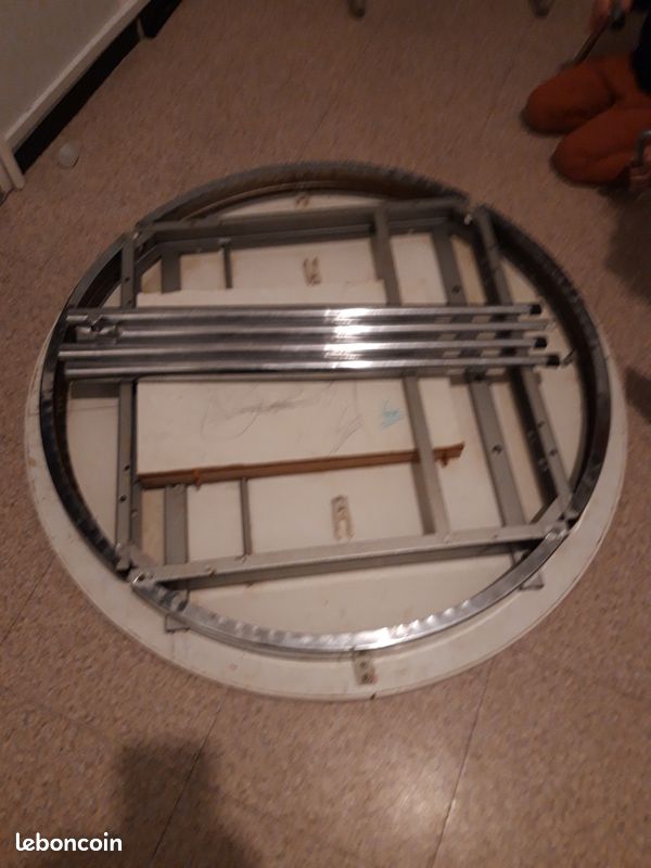 Table inox et faïence (image 1)