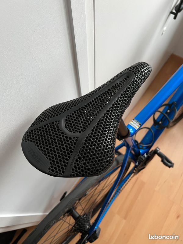 Selle FIZIK TEMPO ARGO R1 150 mm Rails Carbone Noir Selle FIZIK TEMPO ARGO R1 150 mm Rails Carbone Noir