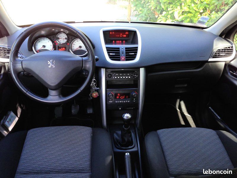 Peugeot 207 1.4 Essence (image 1)