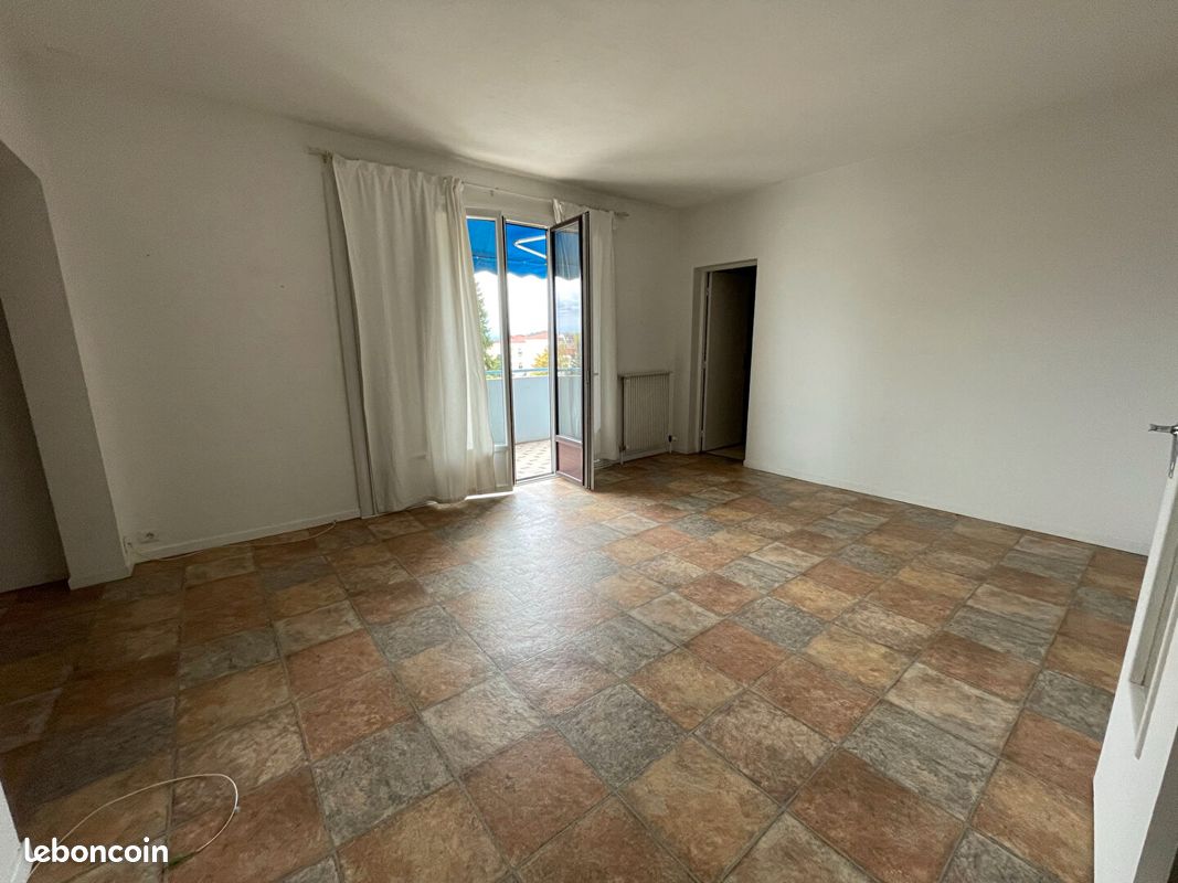 Appartement 5 pièces 102 m² · à Billère · 102 m² · 975 €/mois