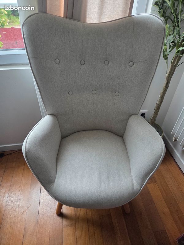 Fauteuil confortable en tissu (image 1)