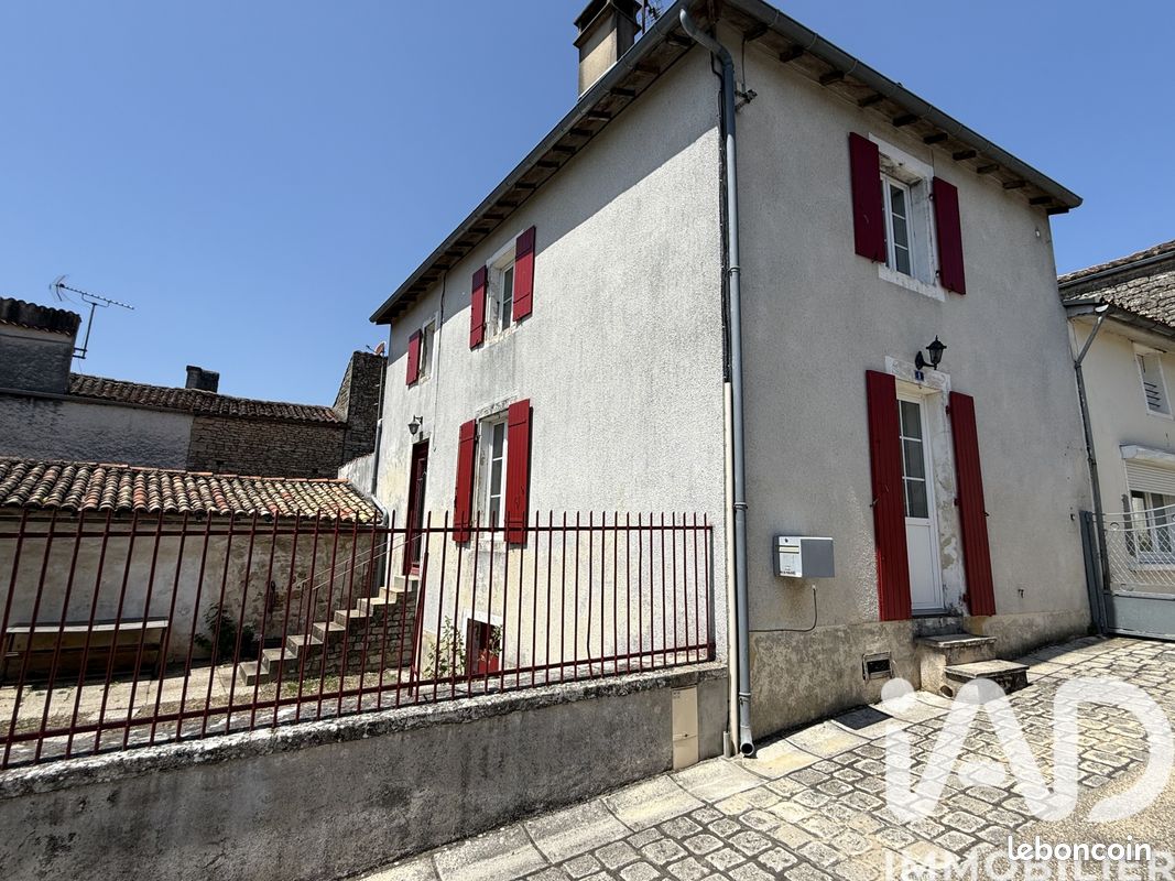 Maison 3 pièces 61 m² · à Chef-Boutonne · 61 m² · 73 000 €