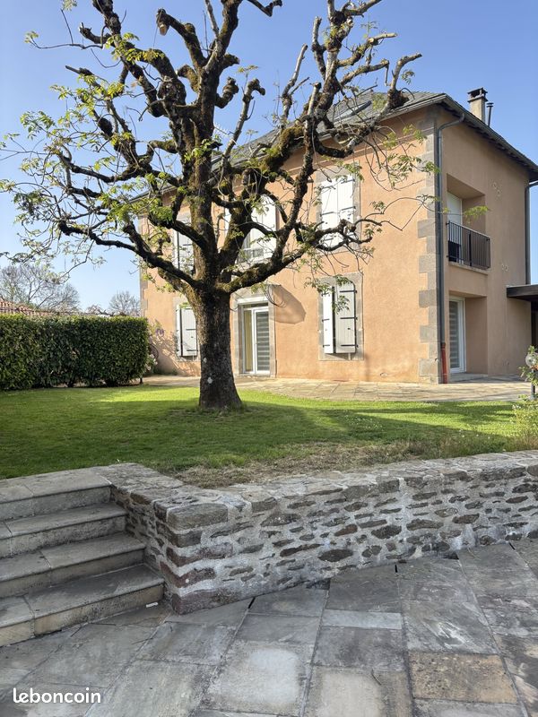 Maison 5 pièces 215 m² · à Arpajon-sur-Cère · 215 m² · 420 000 €