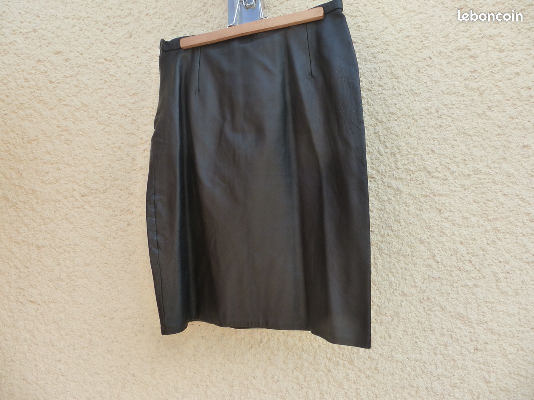 Jupe noire en cuir (image 2)