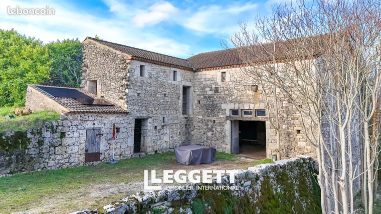 Grange 1 pièce 250 m²