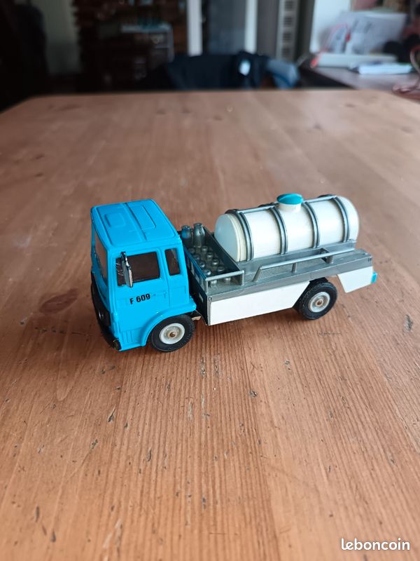 Norev ancien camion de laitier (image 1)