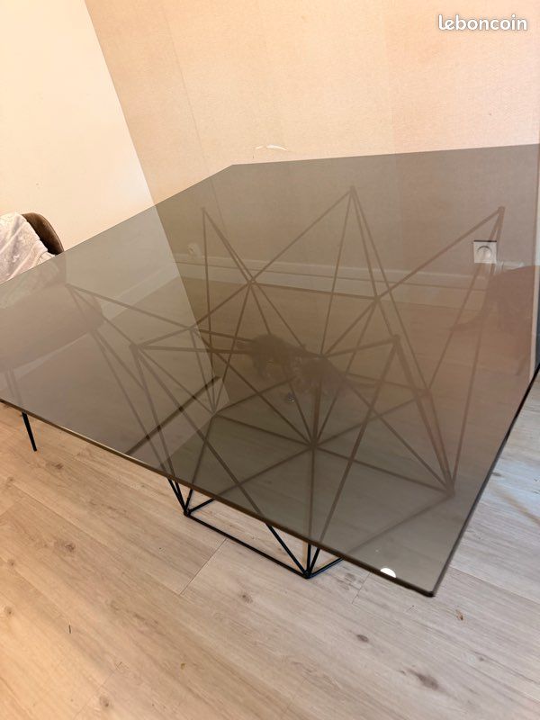 Table (image 7)